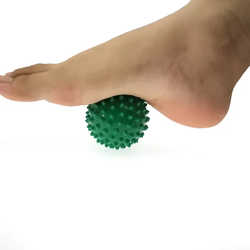 Bola pijat Spiky PVC tahan lama, titik pemicu olahraga kebugaran kaki tangan penghilang nyeri Plantar Fasciitis pereda landak 7cm bola