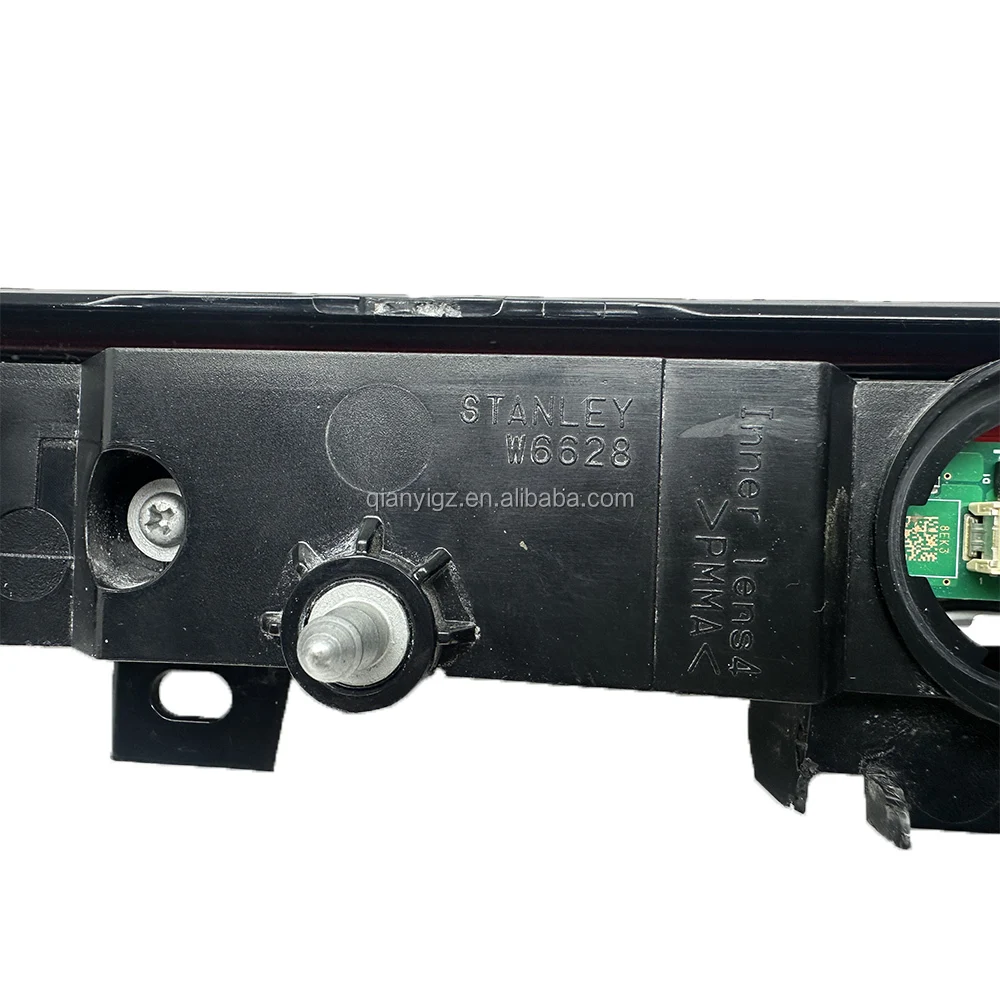 أضواء الجري LED ليلا ونهارا الأكثر مبيعًا لعام 2023 Toyota BZ4 X من خلال الضوء الخلفي