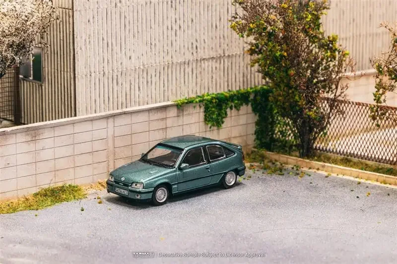 

Tarmac Works 1:64 Opel Kadett GSi Green Metallic Diecast Model Car