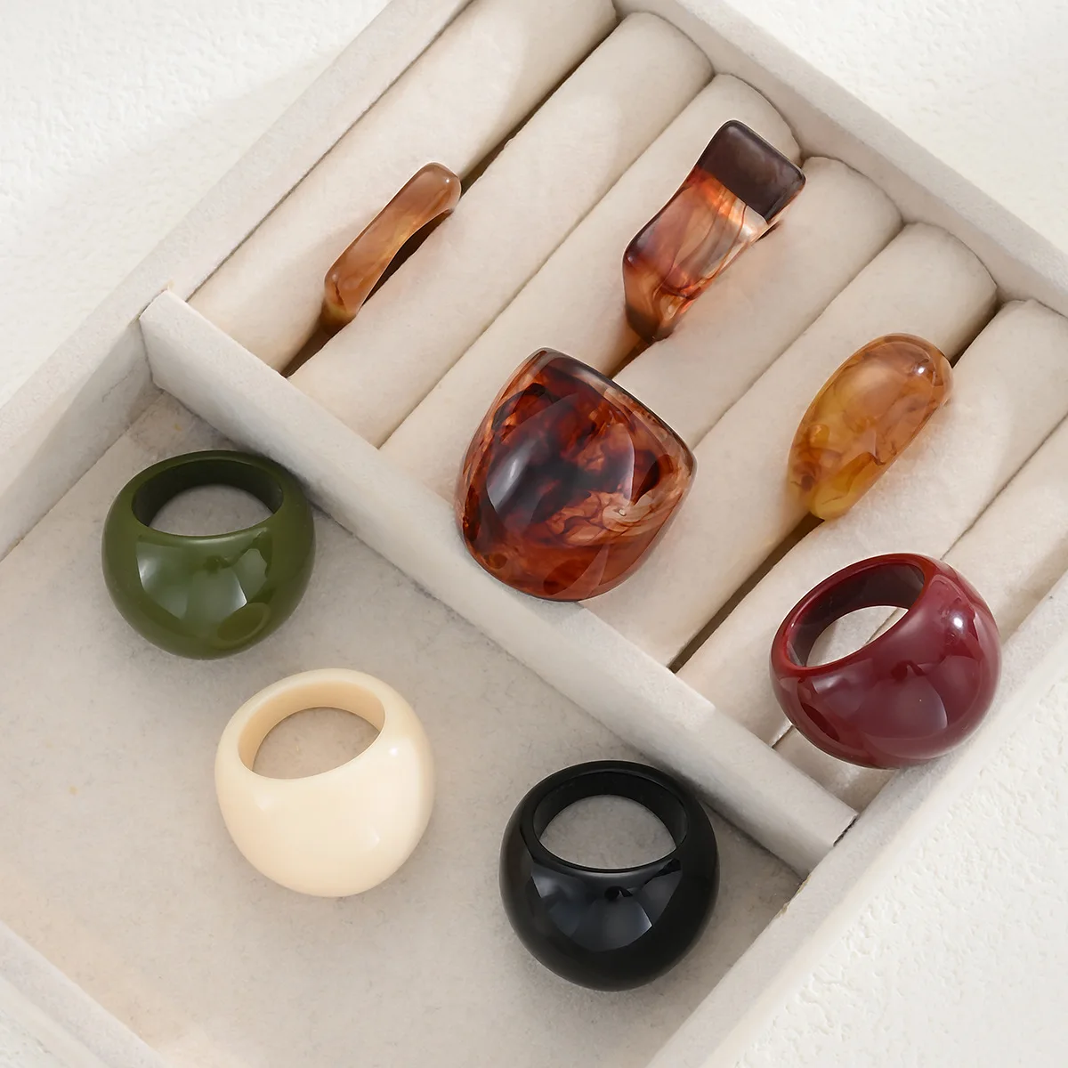 8-teiliges Set modischer, breiter, großer Fingerringe aus Harz für Damen, bunte, geometrische Knöchelringe aus Acryl, weiblicher Boho-Party-Schmuck – Detail 4