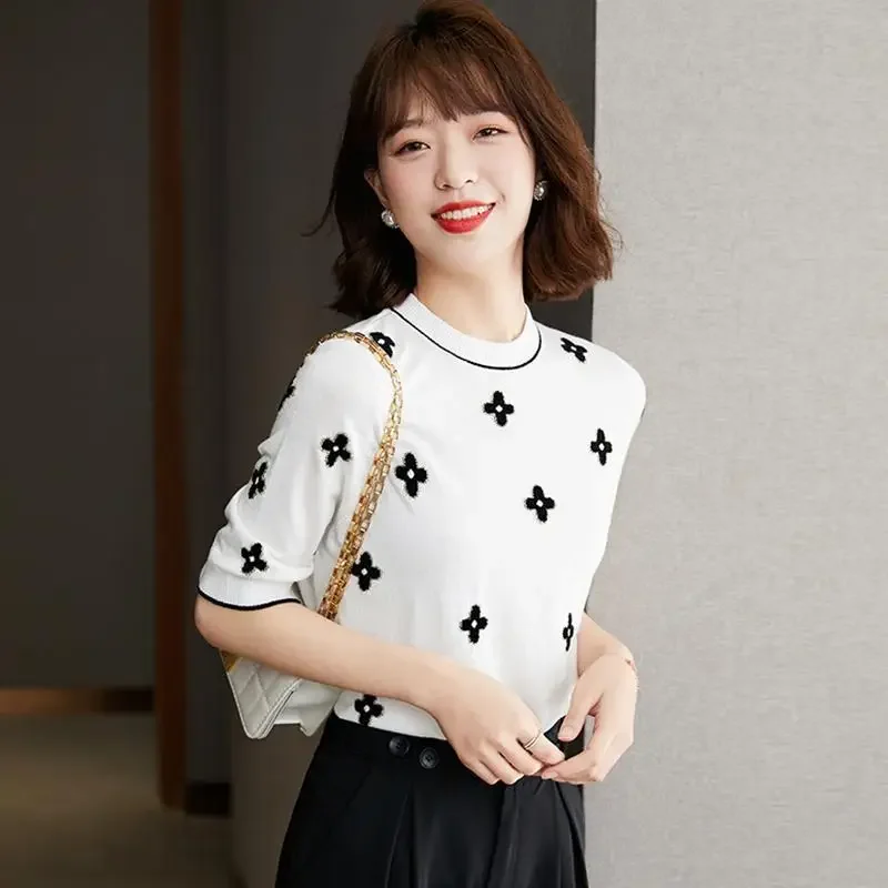 

2025 Casual Thin Knitted T-Shirt Summer Short Sleeve Tops Elegant Woman Clothes Embroidery Flower Fashion Tee Shirt Femme