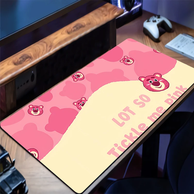 แผ่นรองเมาส์ดิสนีย์ภาพยนตร์สตรอเบอร์รี่แบร์หลายขนาดแผ่นรองคีย์บอร์ดสำหรับเกมเมอร์แผ่นรองเมาส์แบบขยายสำหรับสำนักงานพีซีแผ่นรองเมาส์สำหรับเล่นเกม