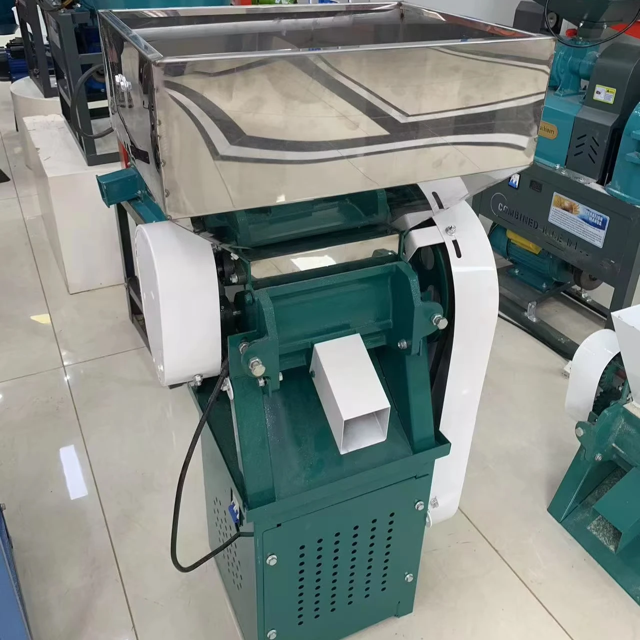 High Productivity Automatic Coffee Bean Huller 220V Farm Machine With Water Addition Feature For Peeling Coffee Beans