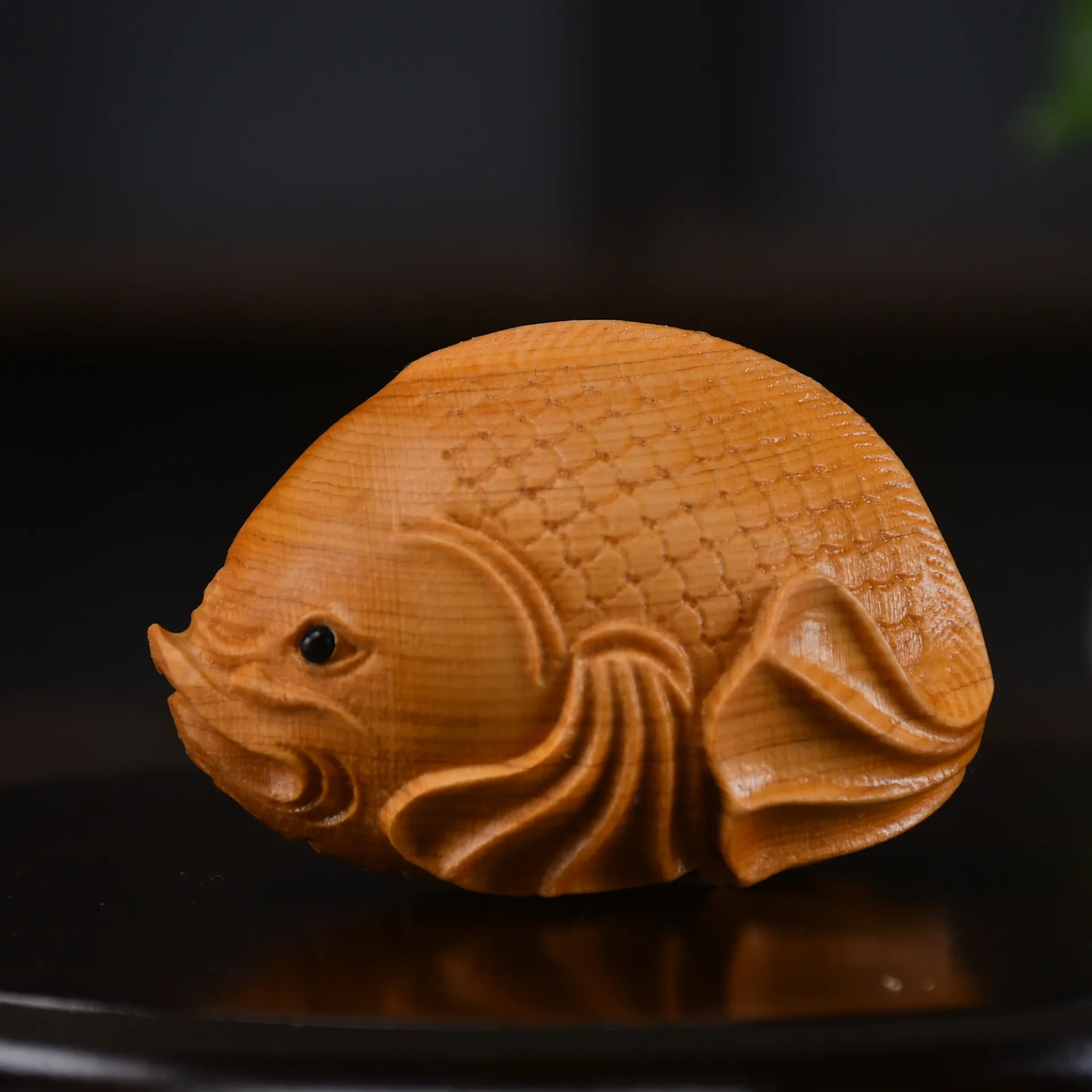 Cypress Wood Carved Fat Fish Figurine Wealth Symbol Solid Wood Hand Piece Desktop Decor Wood Craft Souvenir Gift