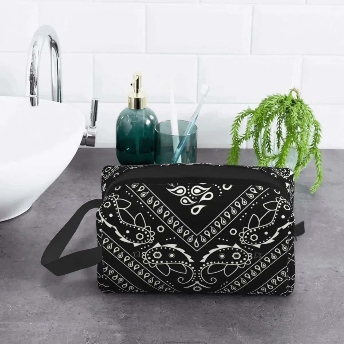 Custom Black Bandana Pattern Toiletry Bag Women Paisley Style Makeup Cosmetic Organizer Lady Beauty Storage Dopp Kit Box