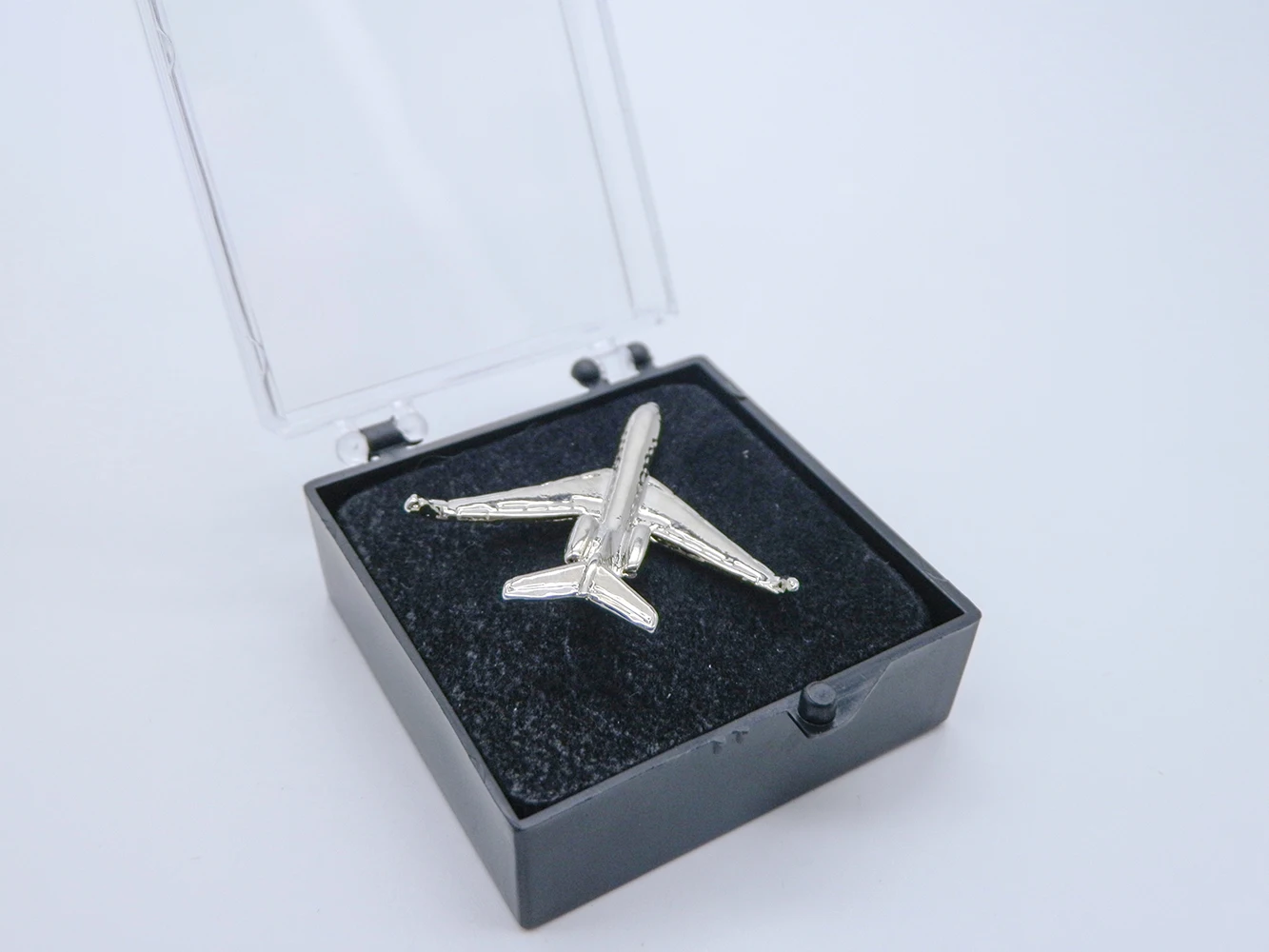 A320 777 650，1 piece Airbus Badge, Metal, Plane Shape Brooch，Special Personality Brooch Gift Souvenir for Crew Pilot Lover