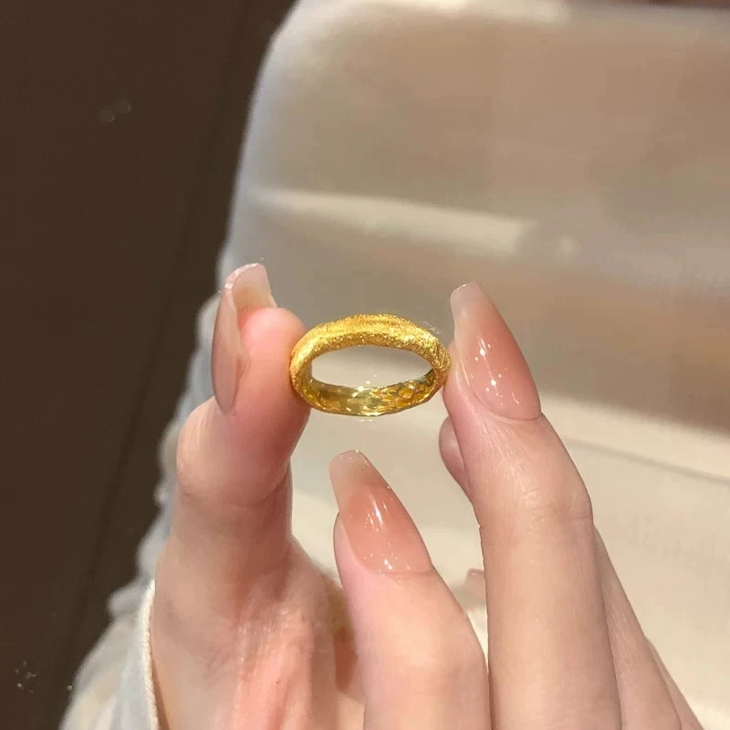 bague-raytimone-doree-texturee-brossee-irreguliere-et-unie-de-luxe-pour-l'index-tendance-unisexe-style-bandage