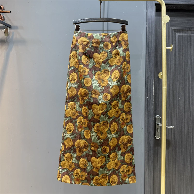 

Retro oil painting printed half skirt for women in the autumn of 2025 slim medium to long style and a split hip skirt