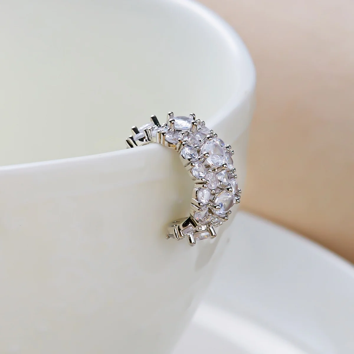 1 Stück Elegante Glänzende Zirkon-Blumen-Ohrklemmen für Damen und Herren Minimalistische Geometrische Blumen-Ohrmanschetten Ohne Piercing Schmuck – Detail 15