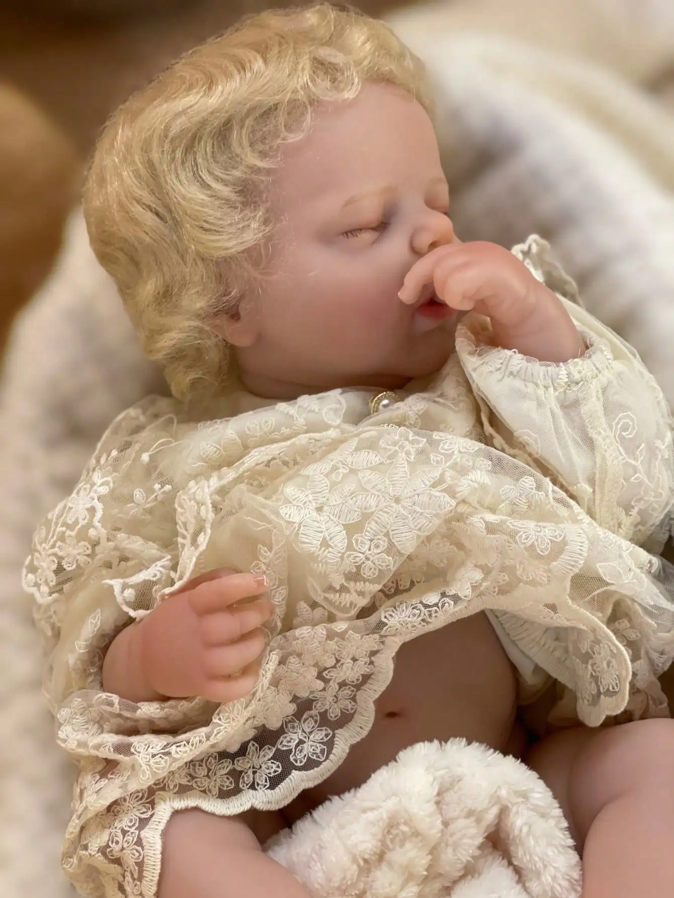 サスキア 19.69 インチ リボーン ベイビー ガール アレクシス |   3Dペイントされた愛らしい新生児 |   根付きの短い巻き毛のブロンドの髪