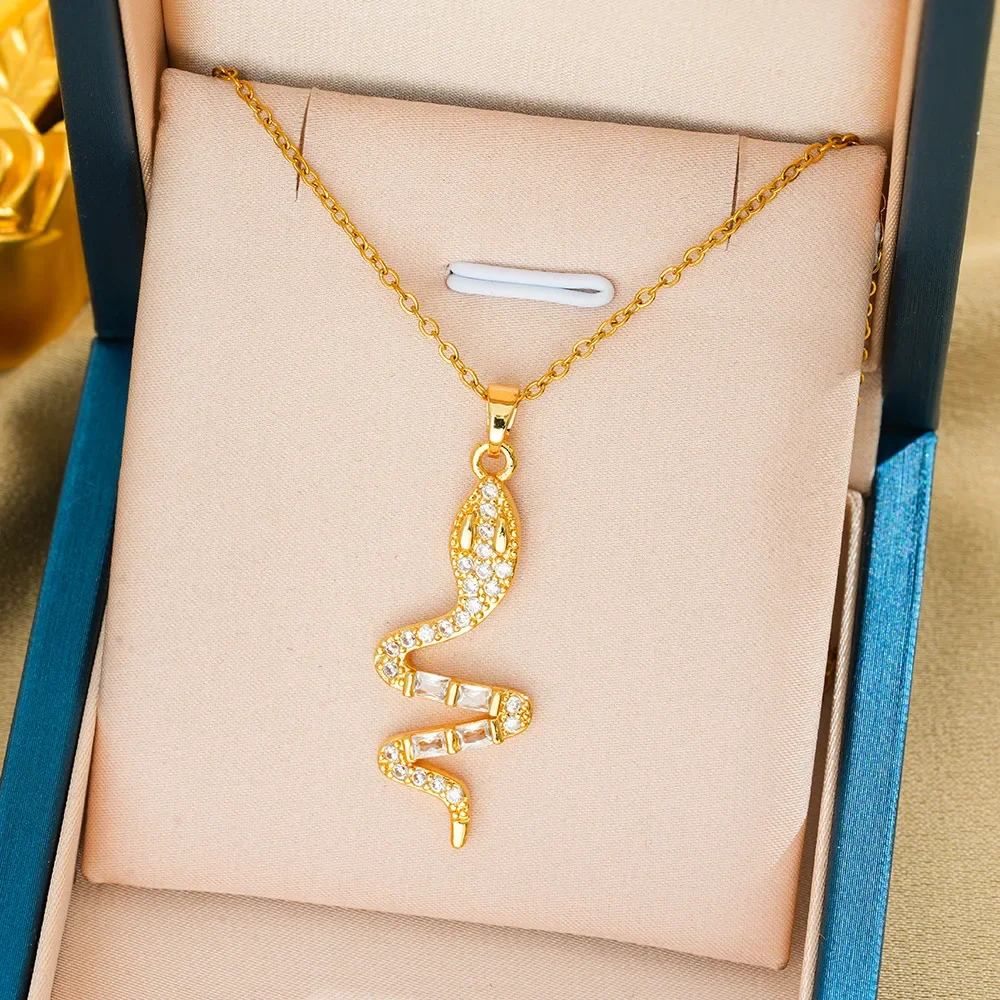 

A brand-new, fashionable and unique 2025 zircon animal pendant collarbone chain