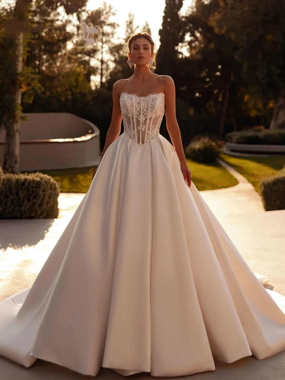 

Customized Romantic Strapless Wedding Dresses Sleeveless Bridal Gowns Stylish Floor-Length Wedding Gowns Vestidos De Novia