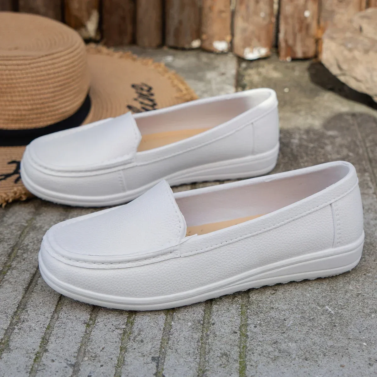 

Hot Seller Summer Wedge Heel White Nurse Shoes Women Soft Sole Fashion Casual Comfortable Non-slip Flat Shoes Women