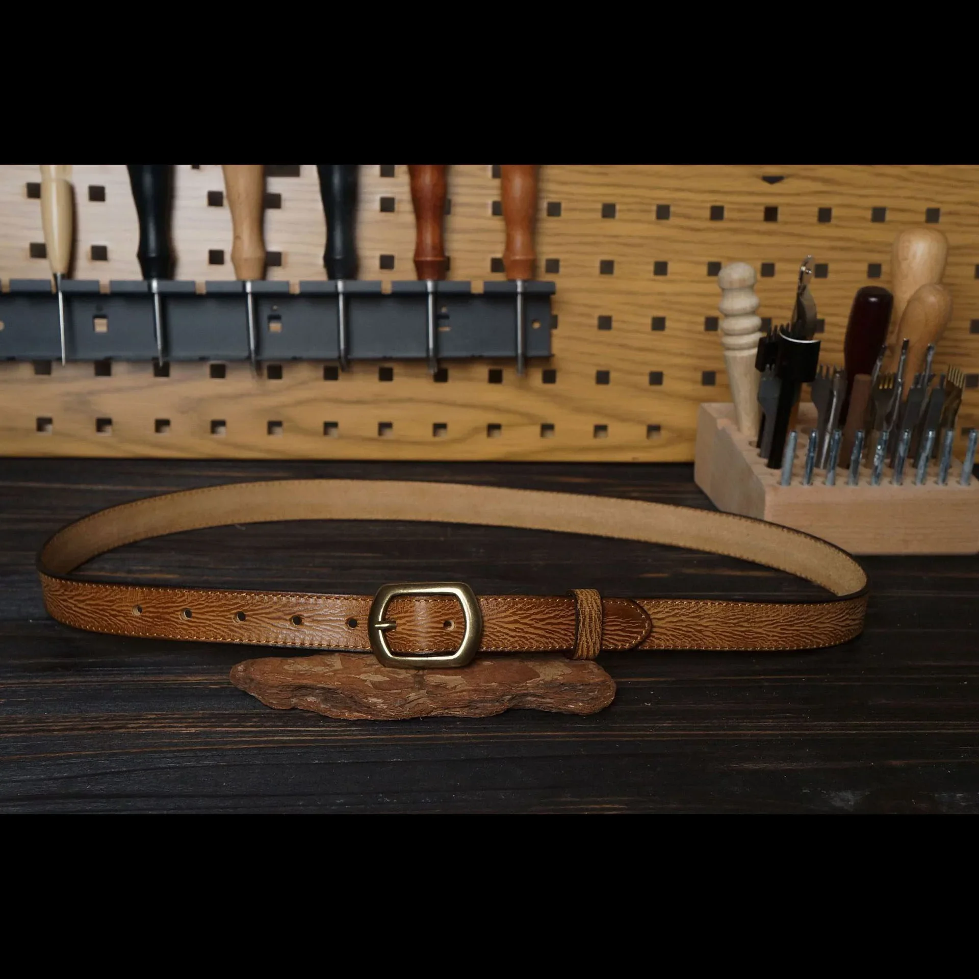 

Ремень из натуральной кожи в стиле ретро для художественных женщин, потертая отделка и латунная пряжка, ширина 3 см