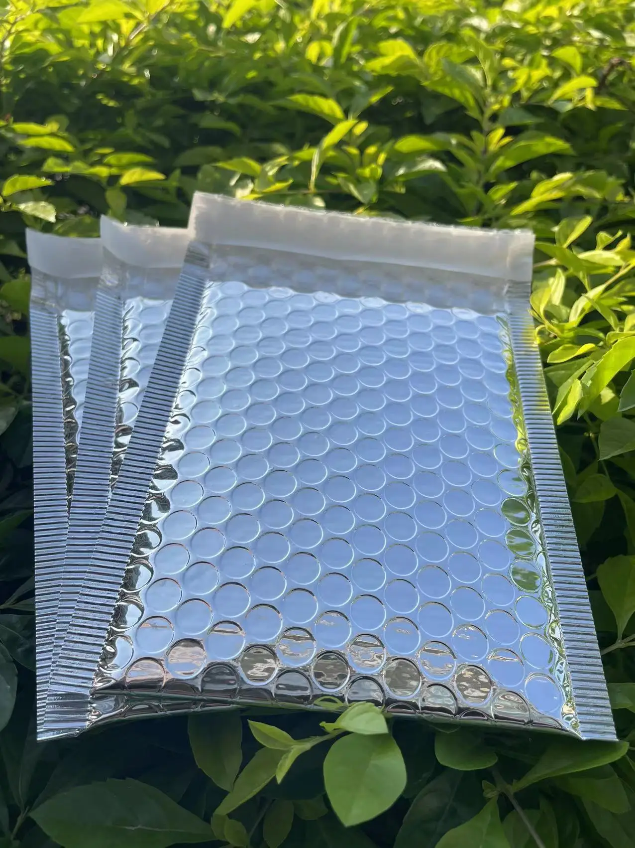 10Pcs/Lot Bubble Mailers Aluminized Bags Laser Envelope Self Seal Postal Gift Packaging Bags Book Shipping Package Colorful Bags