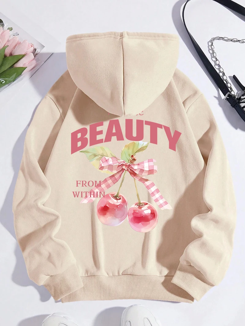 เสื้อฮู้ดเชอร์รี่สีชมพูสำหรับผู้หญิง พิมพ์ลายโบว์สวยงาม สไตล์สตรีทแวร์ ผ้าฟลีซอุ่น มีกระเป๋า เสื้อคลุมหลวมๆ สำหรับฤดูหนาว เสื้อผ้าผู้หญิง