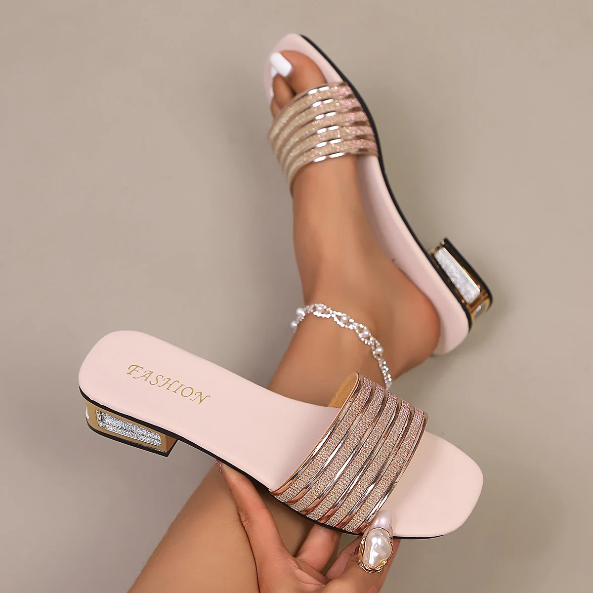 Summer Women Slippers Fashion Designer Low Heel Slippers Soft Sole Shoes Women Breathable Beach Slides Women Slippers