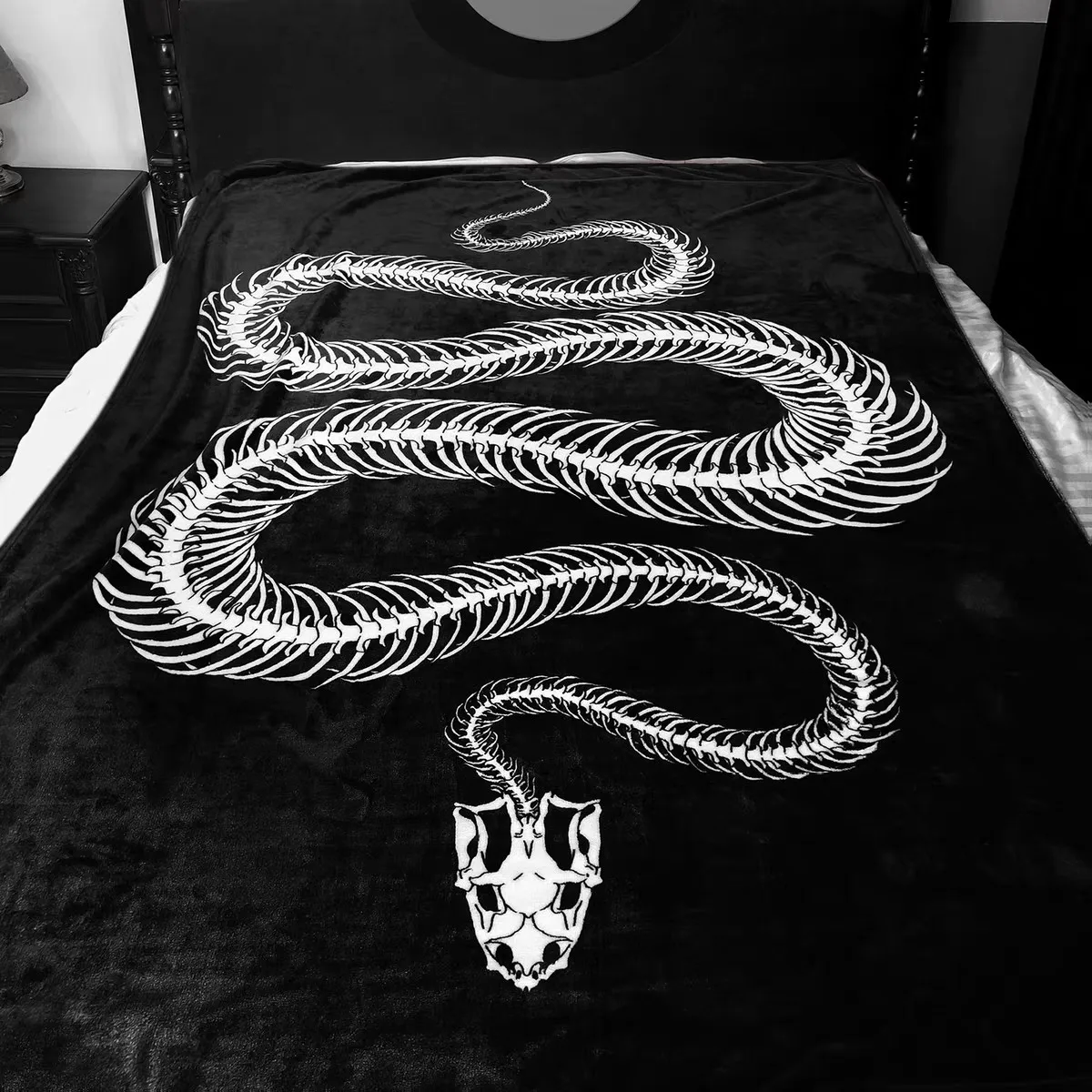 Gothic Dark Aesthetic Blanket Evil Skull Pattern Personalized Throw Blanket Student Dorm Nap Cover Air Conditioning Shawl Blanke