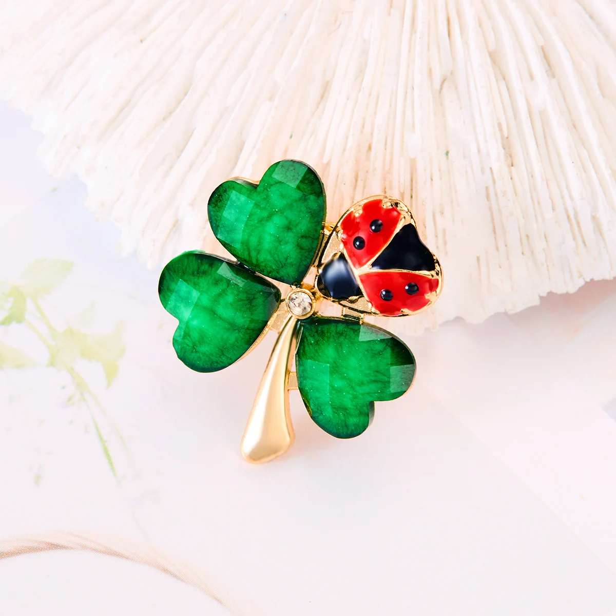 Trendy Ladybird Insect Leaf Brooch Pins for Women Girl Fashion Rhinestone Wedding Party Office Jewelry Backpack Accessories Gift