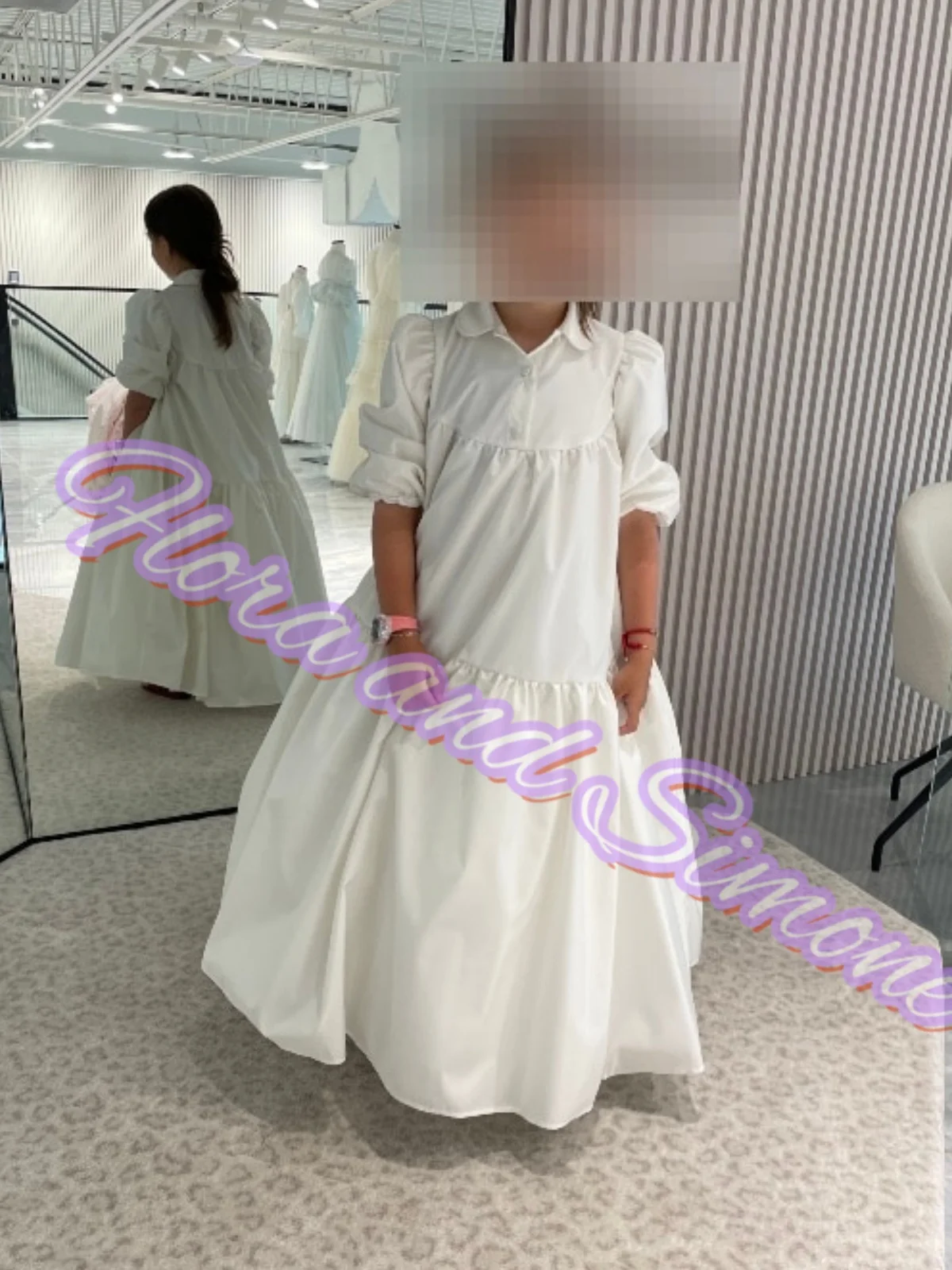 カスタマイズされた女の子のガウン白いサテン半袖シャーリングフラワーガールドレス結婚式のセレモニーフォーマルレセプションパーティー用