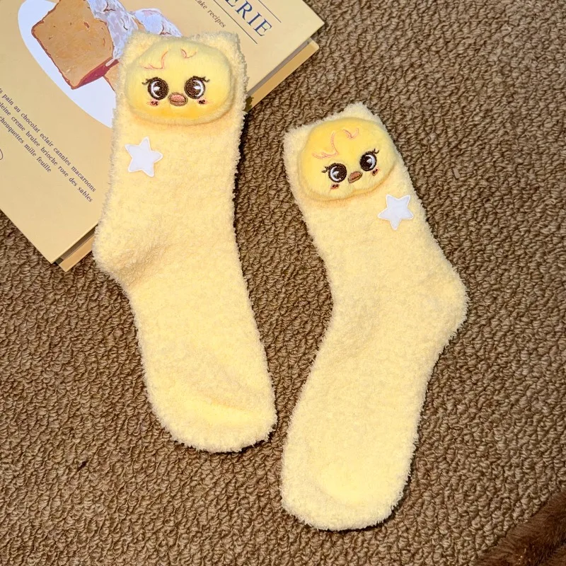 Les dernières chaussettes de poupée chaudes et mignonnes de SKZOO 2025, le même style que les marchandises de célébrités, sont des cadeaux pratiques pour votre petite amie
