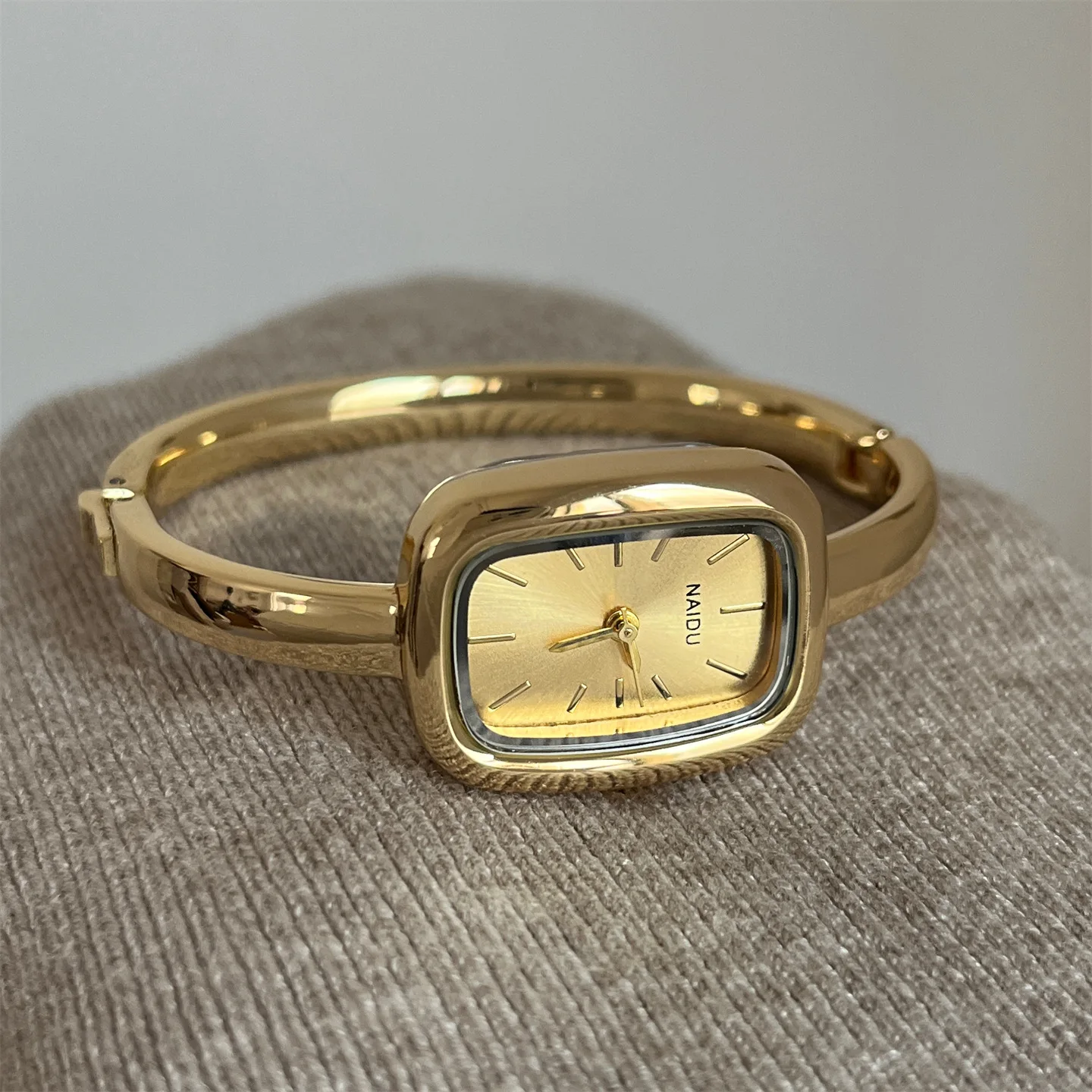 Square Bangle Watch For Women, 2026 New Design, Lightweight, Luxurious, Small And Exquisite, With A High-End Golden Finish.
