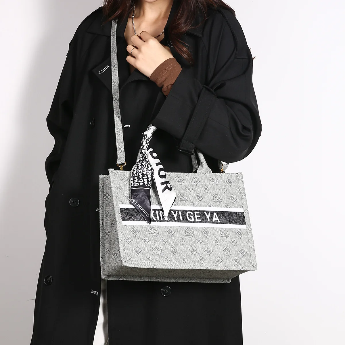 

2026 Women's Printed Tote Bag Large Capacity Shoulder Bag Fashion Niche Crossbody Purse for Work Casual Chic