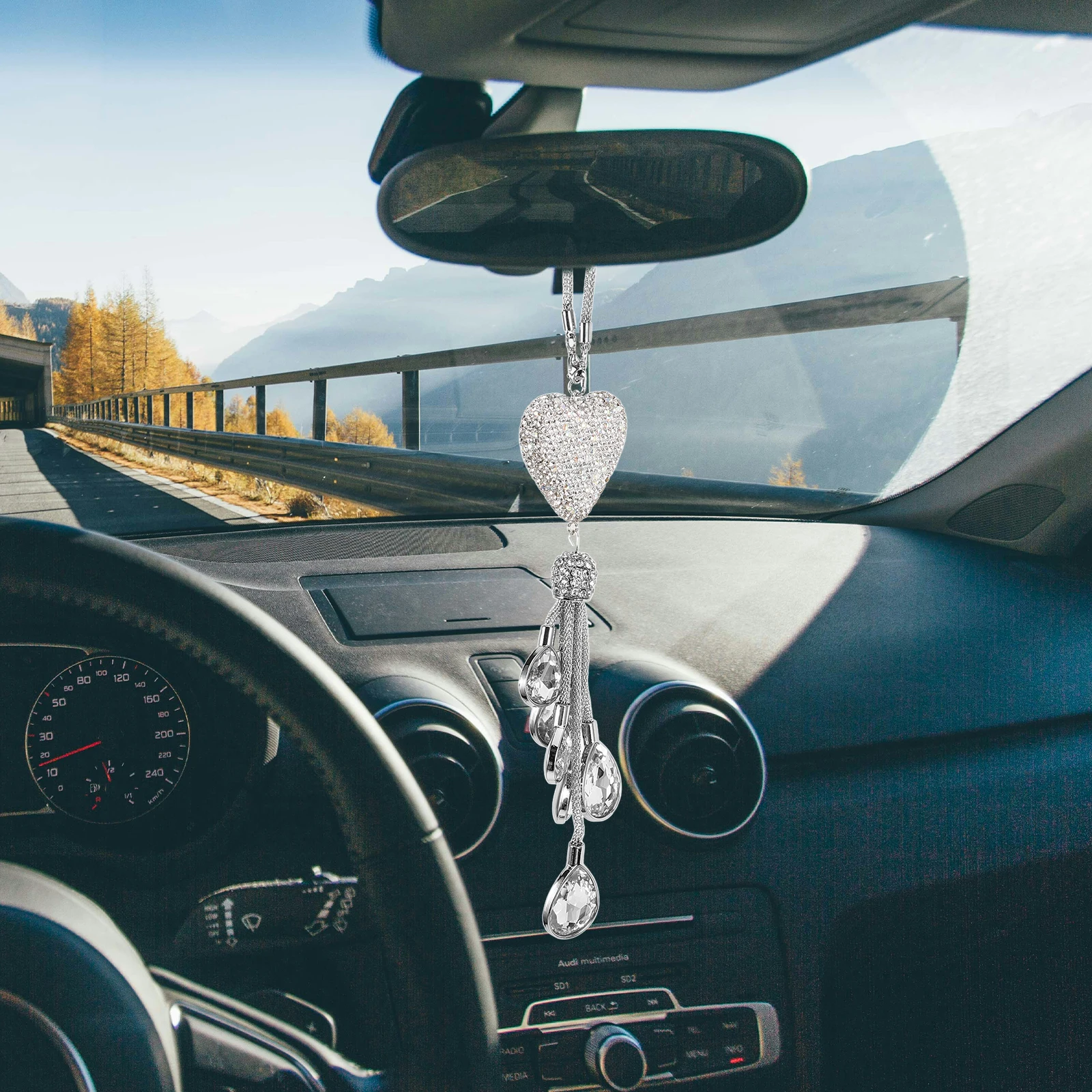 

Bling Heart Pendant Car Accessories White Zinc Alloy Hanging Rhinestone Decorations Rearview Mirror Charms Interior Aesthetic