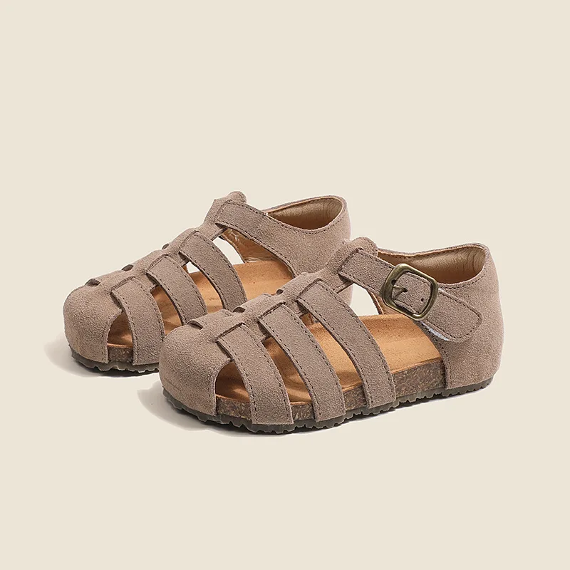 Sandali per bambini 2024 Estate Nuova Moda Birkenstocks Scarpe da spiaggia in pelle antiscivolo Fondo morbido Sandali per ragazze Scarpe per bambini