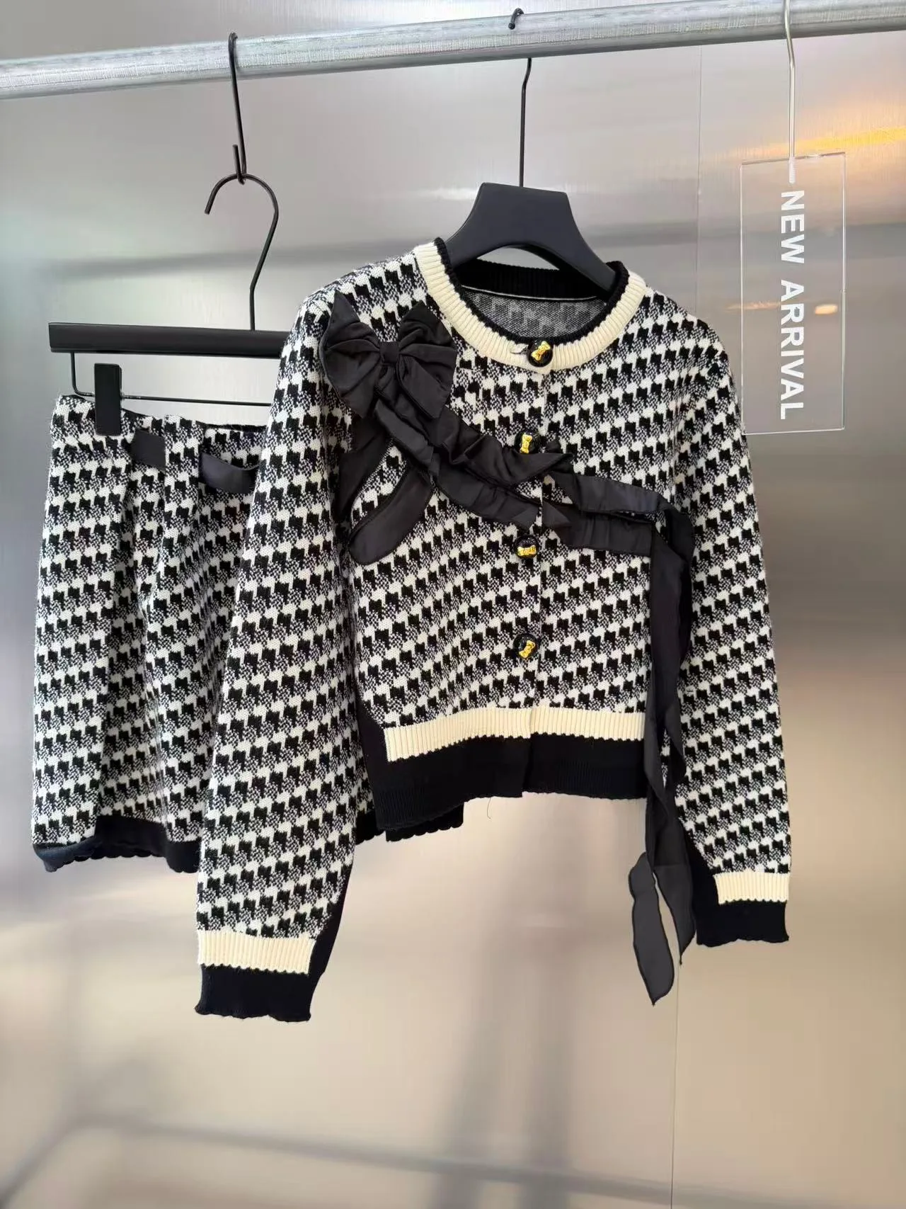 Elegant Sweet  Knot Decoration Plaid round Neck Knitted Open Cardigan Skirt Set High End European Style Fashionable ...