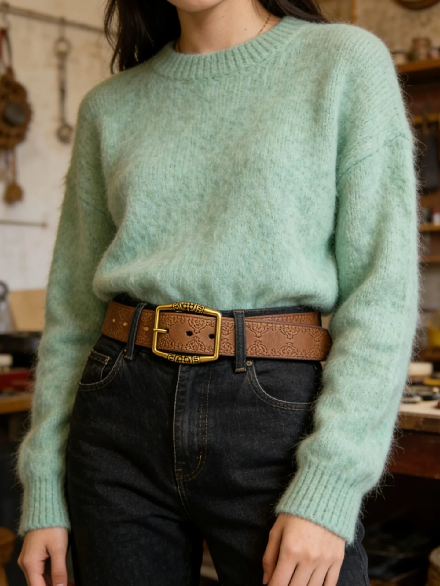 黒の花柄エンボス加工トップレイヤー牛革ベルトメタルバックルレディースワイドベルトジーンズに多用途でおしゃれなアクセサリー