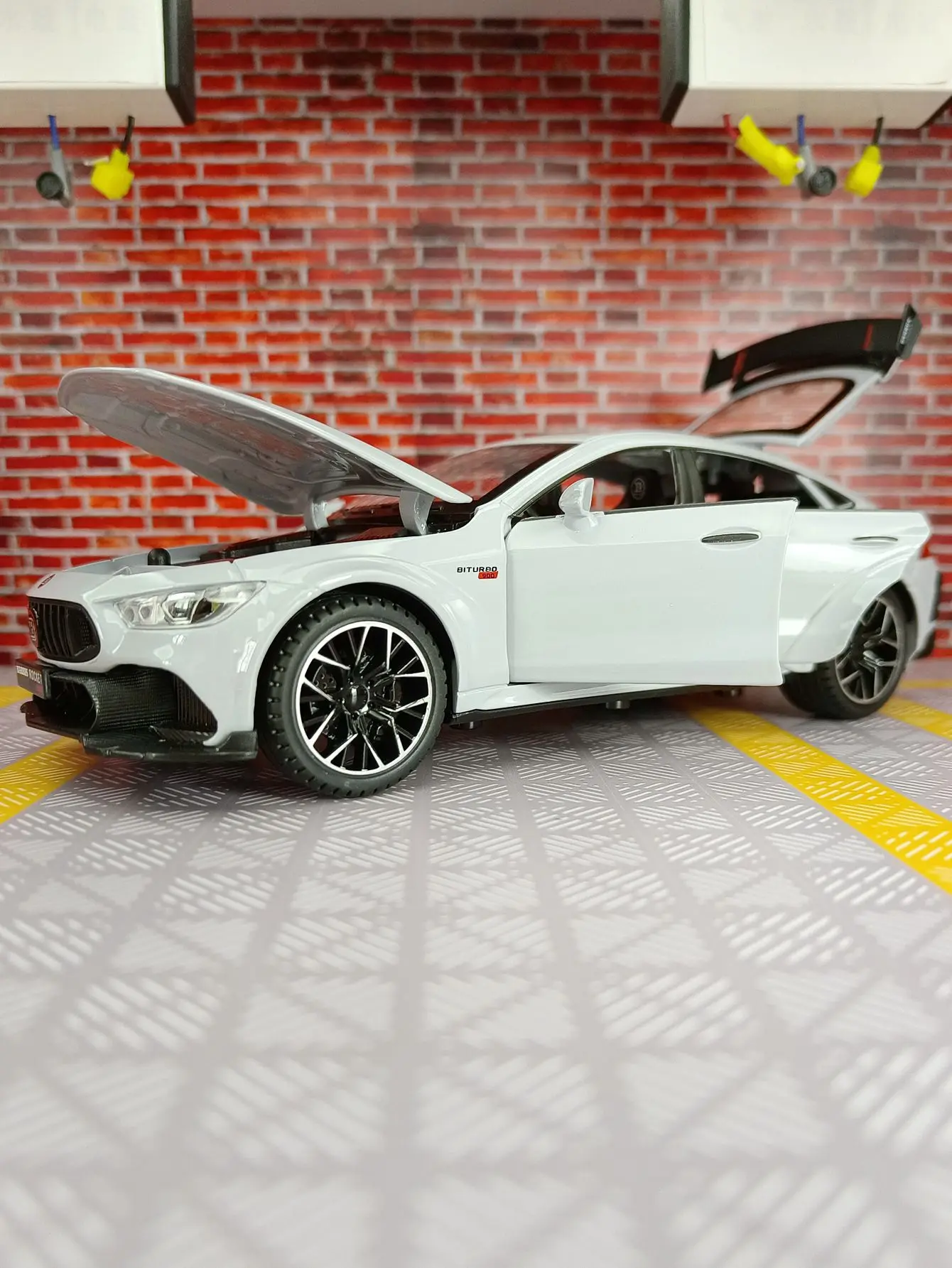 Mercedes Benz GT900 AMG Toy Sport Car Model Alloy Diecast Kids Toy Sound Light Pull Back Model Car for Boys Birthday Gifts