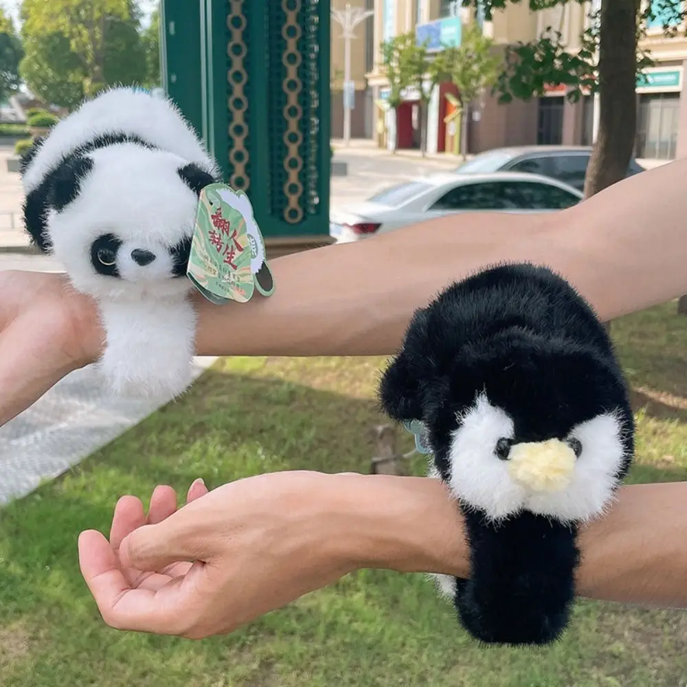 Ver a la serie de pulseras de bofetada de pingüino, muñeco de peluche de simulación de mapache, pulsera de bofetada, muñeca suave y bonita