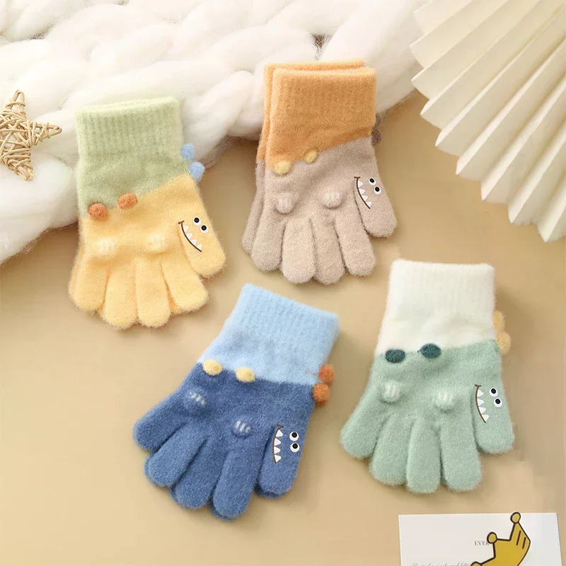 قفازات شتوية دافئة للأطفال بالإضافة إلى قفازات مخملية بخمسة أصابع للأولاد والبنات قفازات محبوكة برسوم كرتونية لطيفة