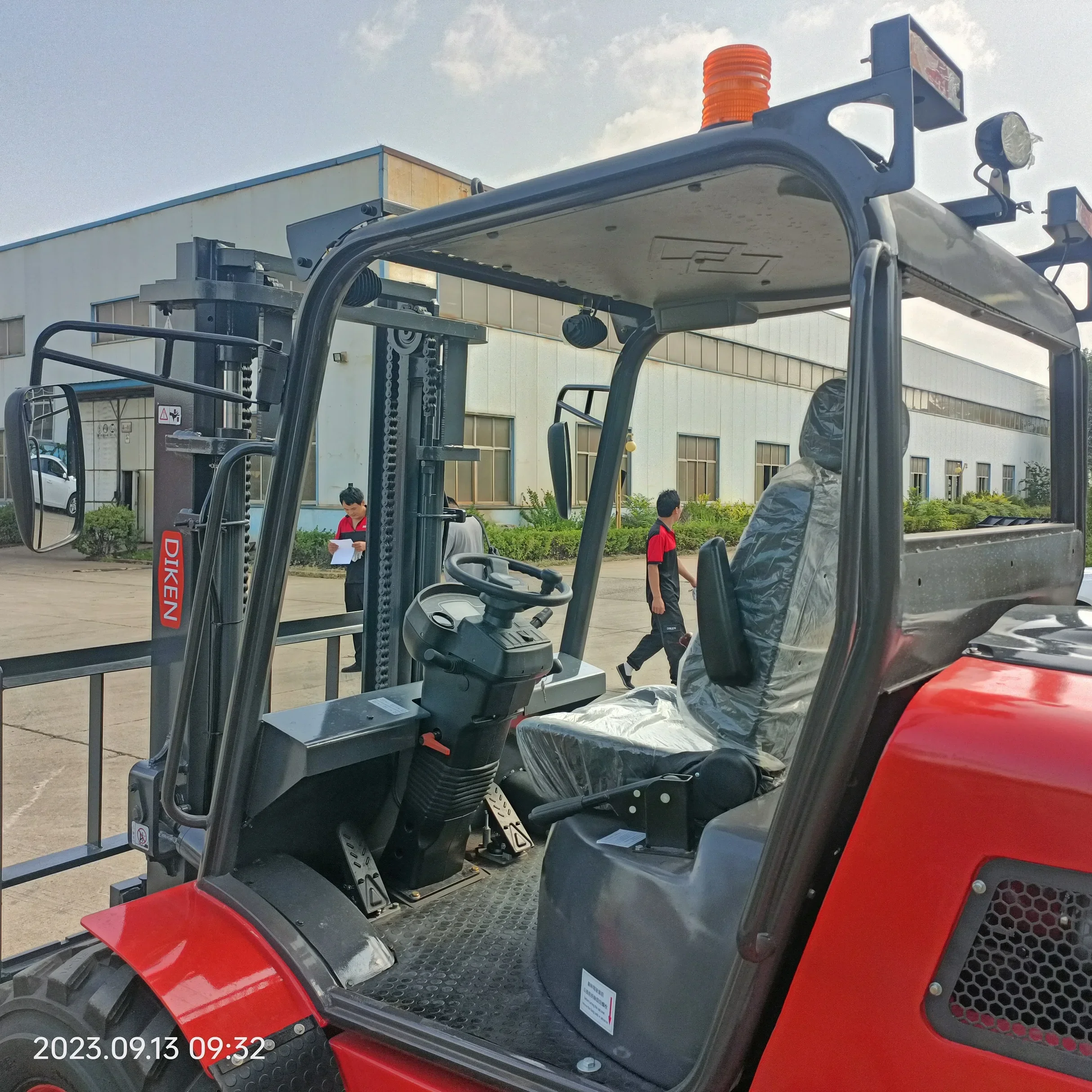 2WD 4X2 3000kg /3.0 Ton All Terrain Off Road Forklift Truck