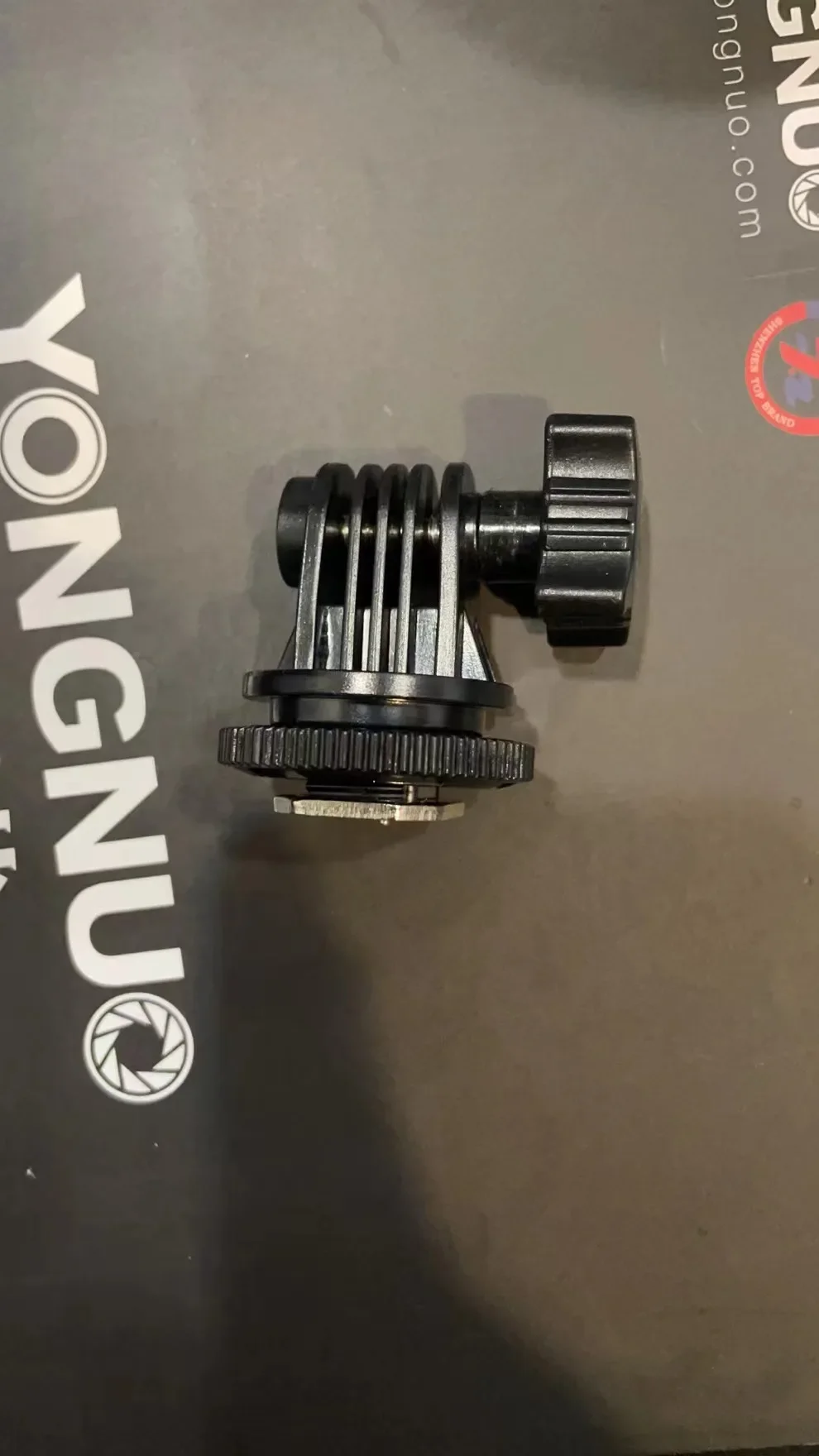 Yongnuo LED light Hot shoe Mount Light Stand Bracket Swivel For Monitor LED YN300 300II 300III 300IV 300AIR 300AIRII YN160III