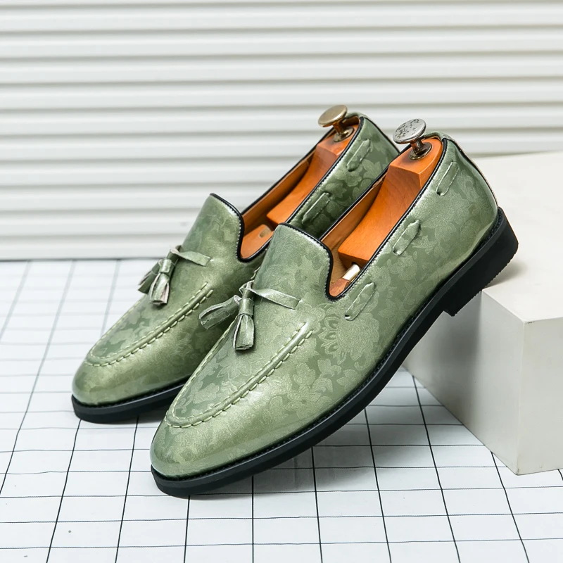 

Autumn New Men Casual Loafers Business Fringe Retro Breathable Lightweight Simple Fashionable Formal Shoes