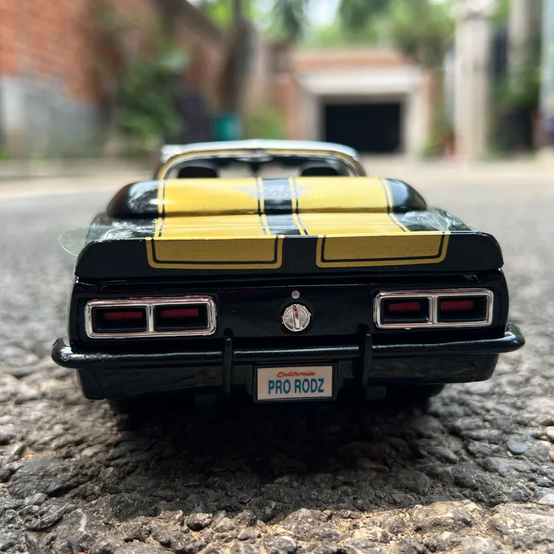 Modelo original 1:18, GM Chevrolet 1968 Camaro, modelo de carro em liga para exibição, presente e coleções