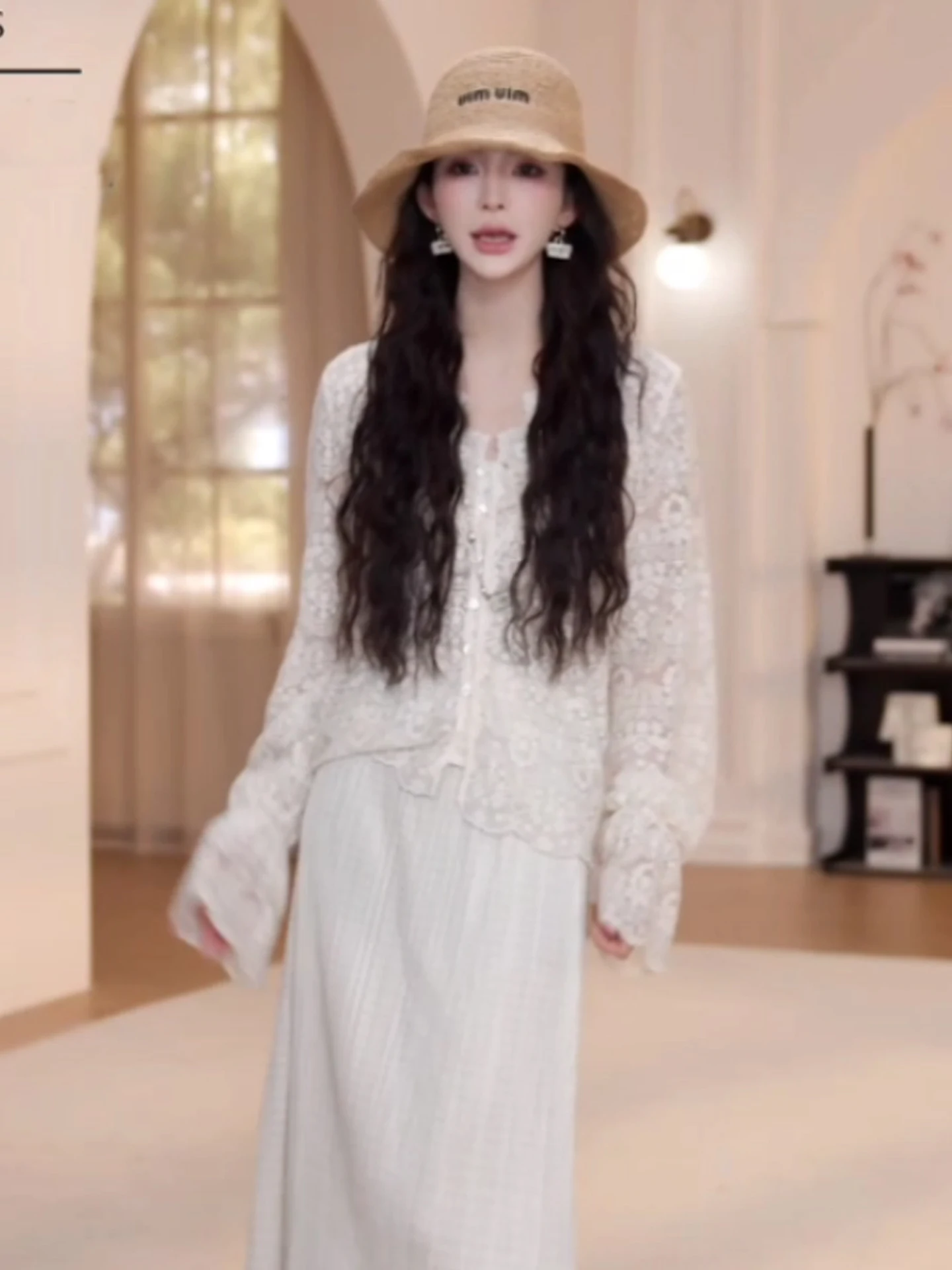 Comfortable Lace irt Hollow out Long Sve V-Ne Women's Top Ele Youthful Lightweight Pure Color Early Autumn Inner Wear