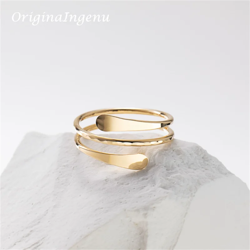 Anillo de brazalete martillado lleno de oro de 14K, anillo de banda hecho a mano, joyería minimalista, anillo resistente al deslustre delicado,