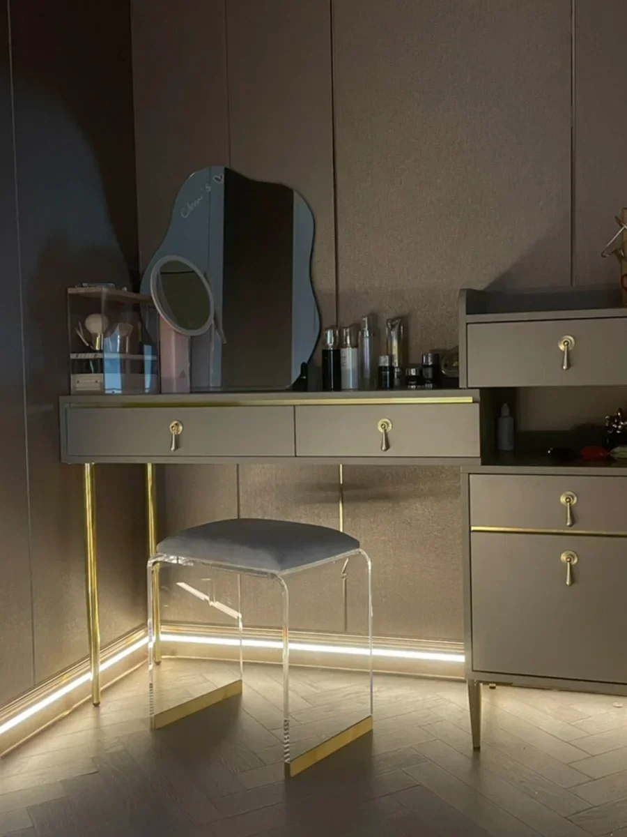 

-Nordic Light Luxury Transparent Makeup Stool Simple Acrylic Dressing Stool Children's Home Door Shoe Changing Small Short Stool