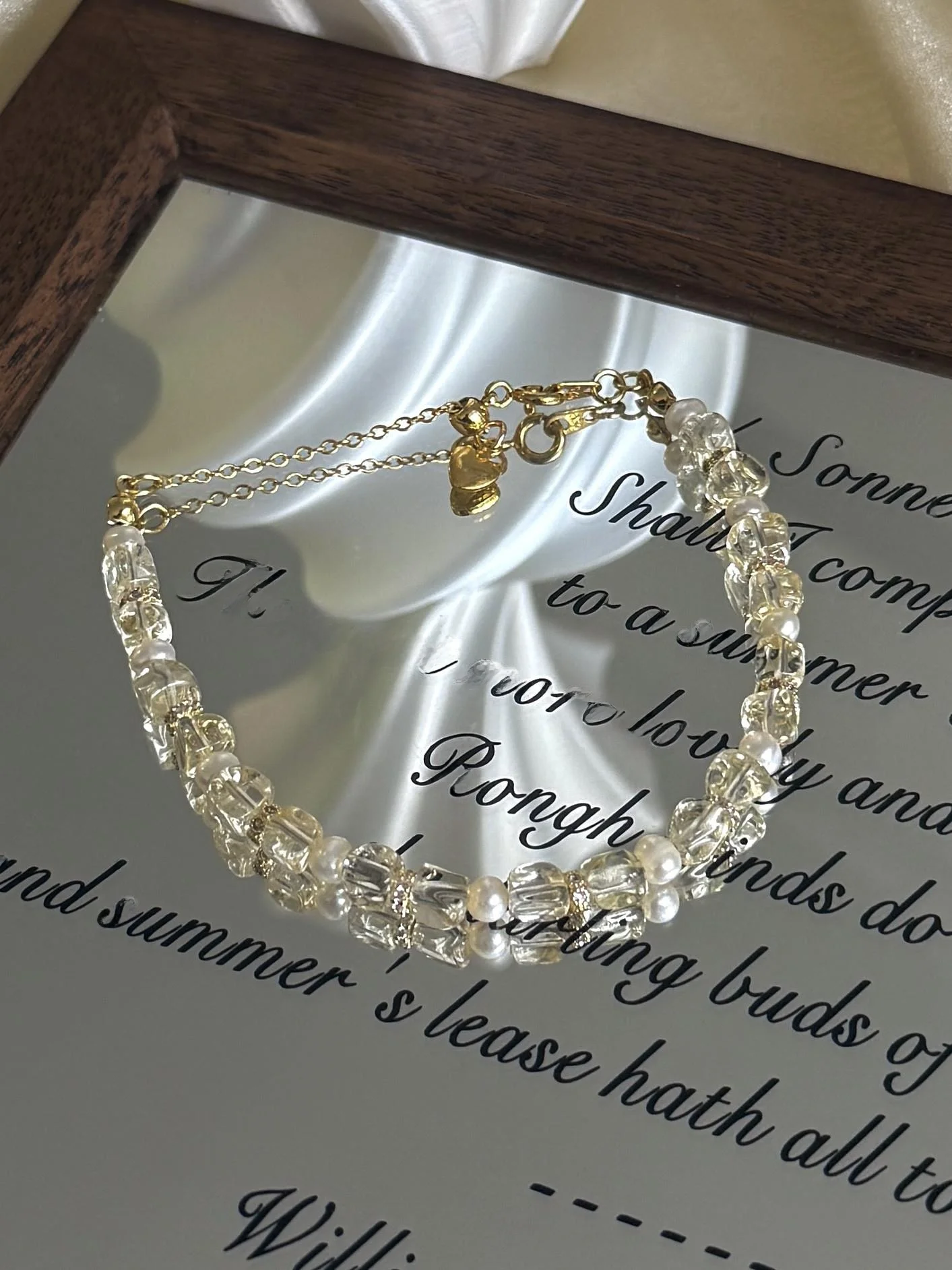 bracciale-originale-in-cristallo-naturale-giallo-e-perle-d'acqua-dolce-atmosfera-fatata-regalo-di-san-valentino-per-la-fidanzata