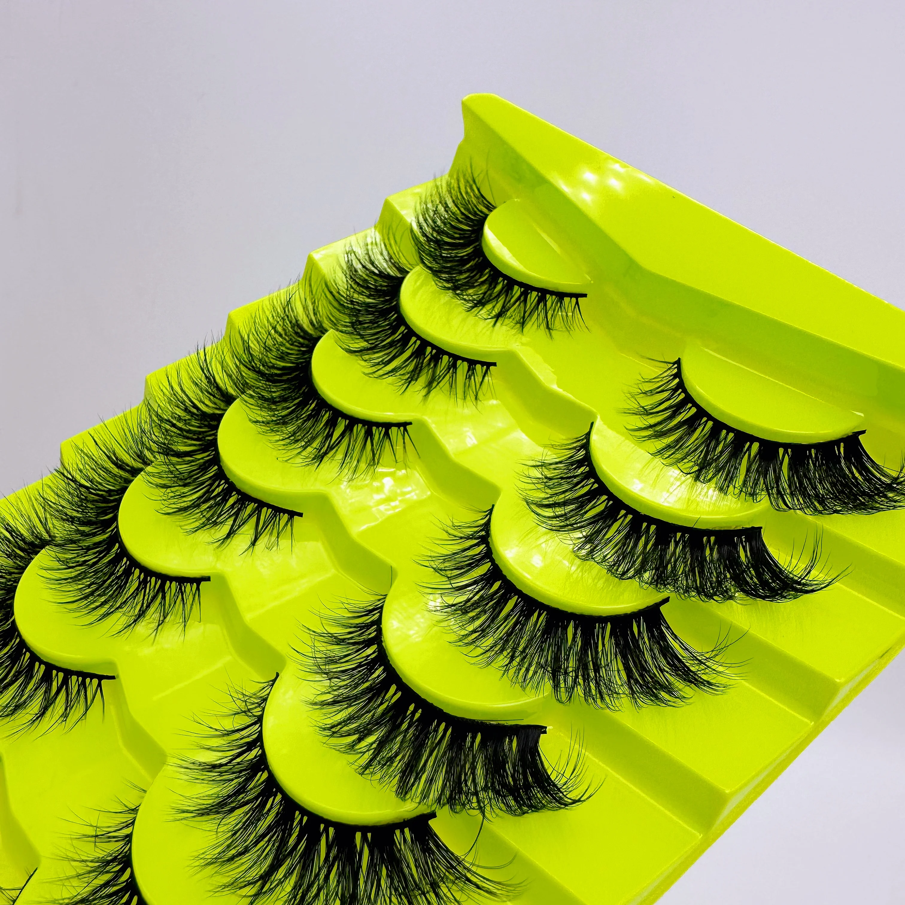 Cílios postiços olho de gato, 7 pares, cílios encaracolados dramáticos, comprimento moderado, estilo vegano natural, perfeito para uso diário