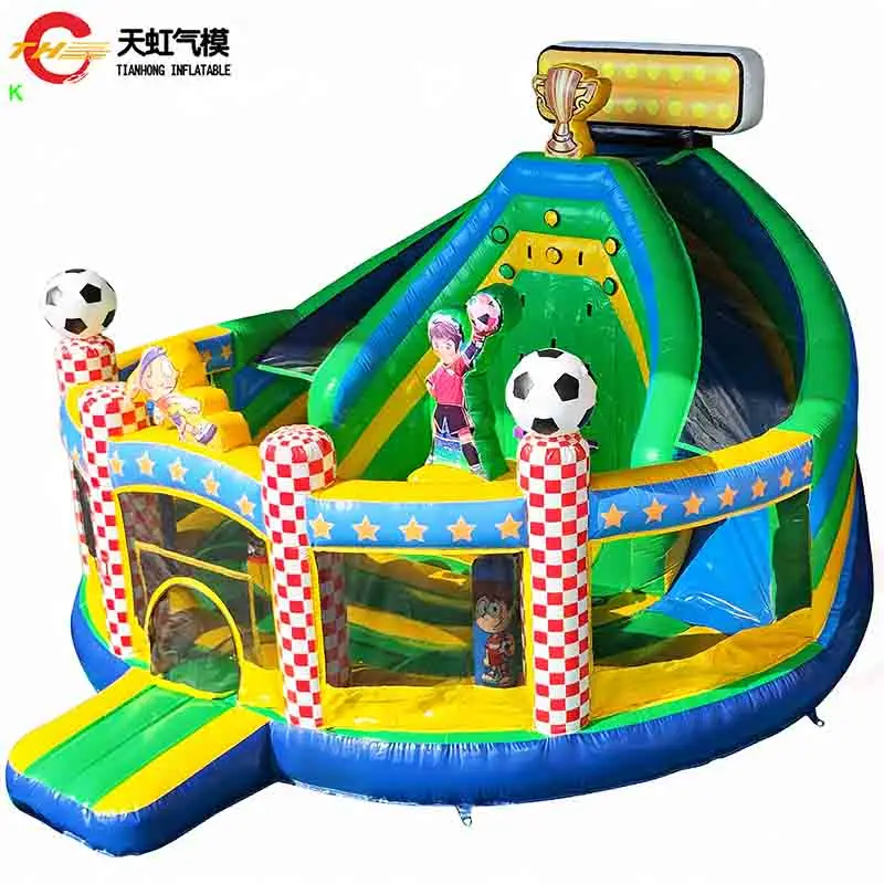 Castelo Inflável Temático de Futebol com Escorregador e Obstáculos