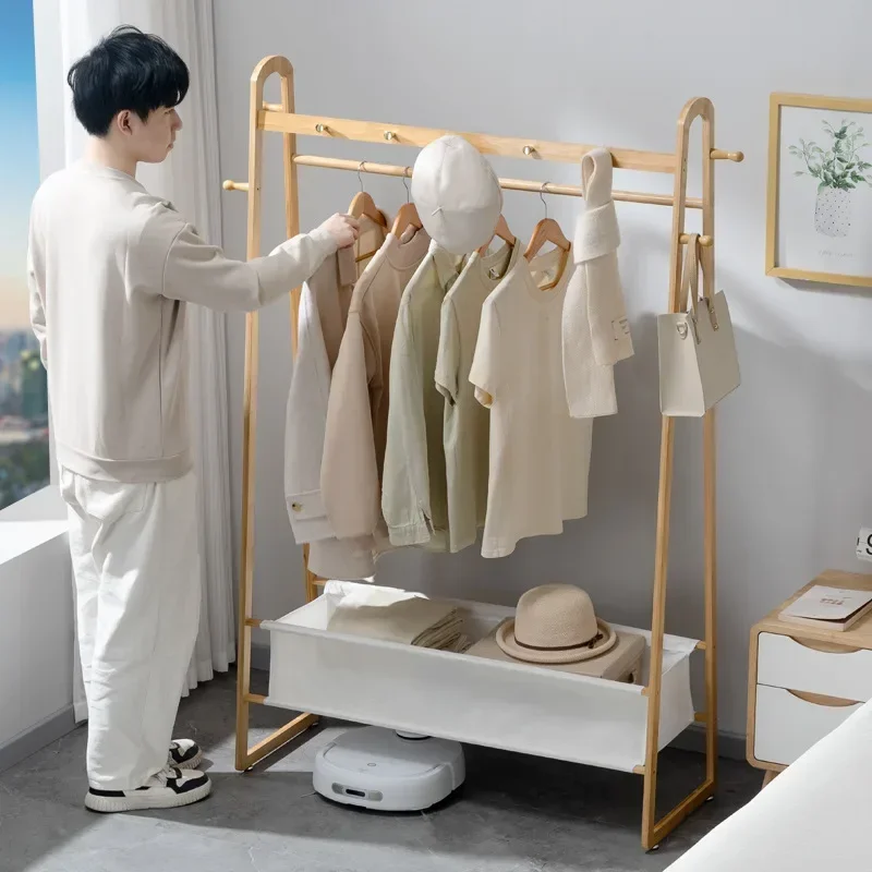 Hanging clothes shelves are placed at the end of the bedroom bed, and clothes artifacts are placed at night