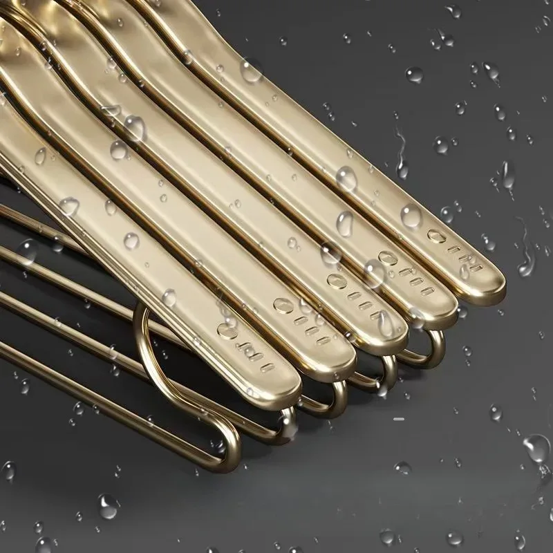 Drying Golden Protective Clothes, Seamless Wide Shoulder Hangers, Non-slip Clothes, Support and Hanging Clothes.