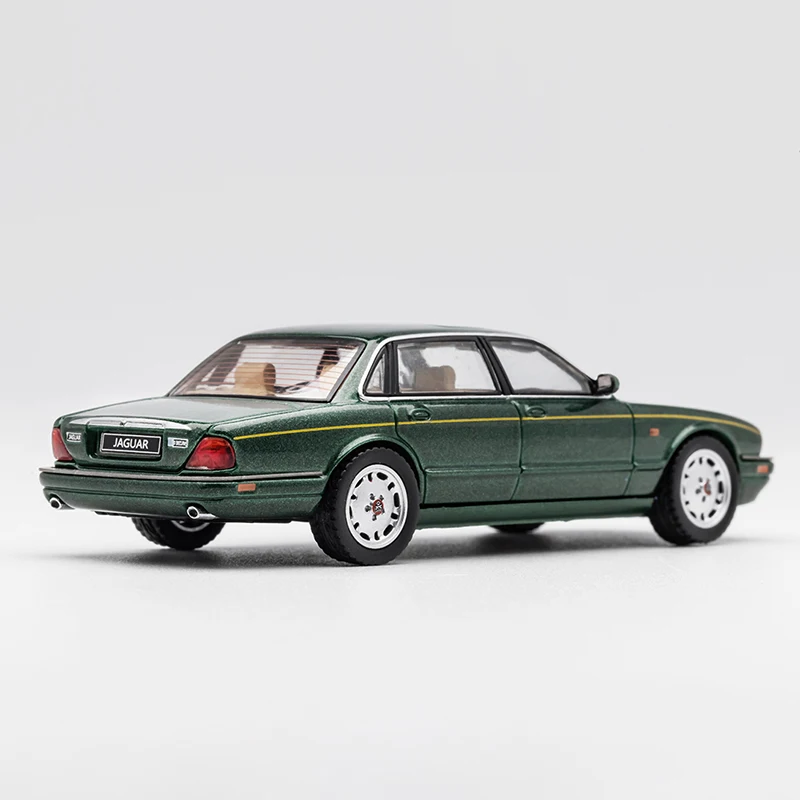 New Arrival Scale 1:64 Model Car For Jaguar XJ (X300) Metallic Material Can Be Used To Collect And Decorate Model Car Collection