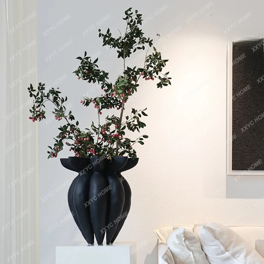 A bunch of lotus flowers, wabi-sabi wind vase, floor-to-ceiling flower utensils, medieval desktop ornaments, B & B sales office