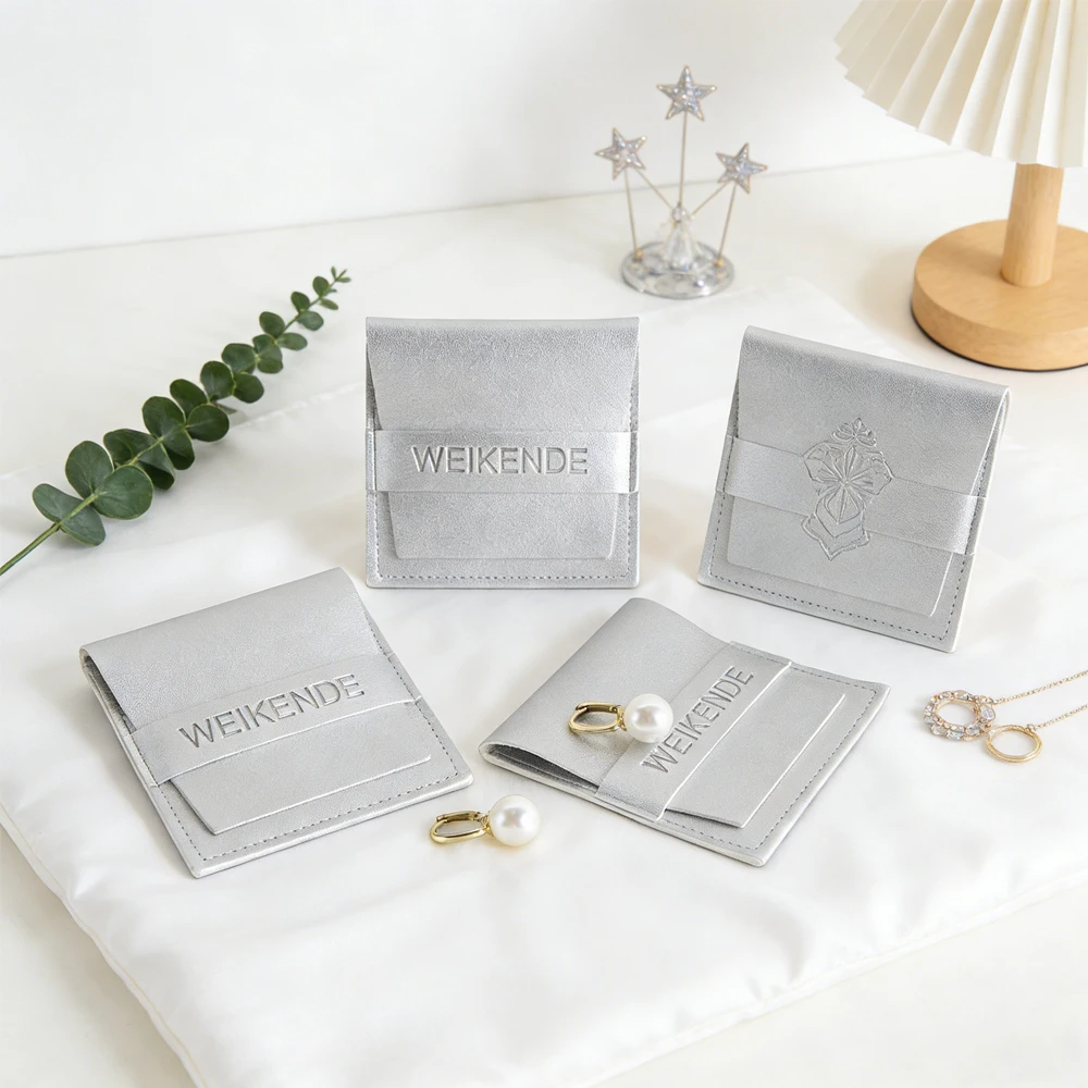 

50/100 шт. кожаных мешочков с логотипом на заказ, серебристые, для хранения ювелирных изделий, колец, серег, браслетов, а также для косметики (румяна, тени для век) и конфет