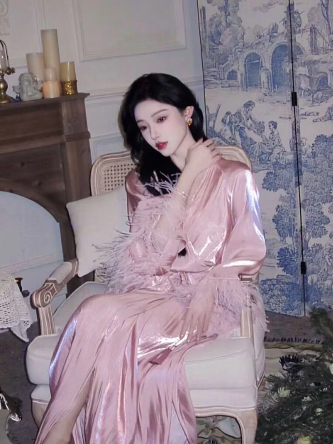 Elegant Morning Robe with Shimmering Ostrich Feather Design Floor-Length Bridal Gown Lazy Feather Nightgown Luxury Home Clothes